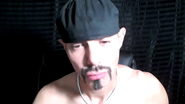 Snapshot of ThickD2C chatting on 01-31-25, 06:03 ThickD2C online show from 01-31-25, 06:03
