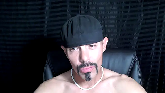 Snapshot of ThickD2C chatting on 02-11-25, 12:49 ThickD2C online show from 02-11-25, 12:49