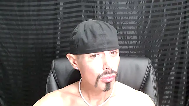 Snapshot of ThickD2C chatting on 02-13-25, 01:08 ThickD2C online show from 02-13-25, 01:08