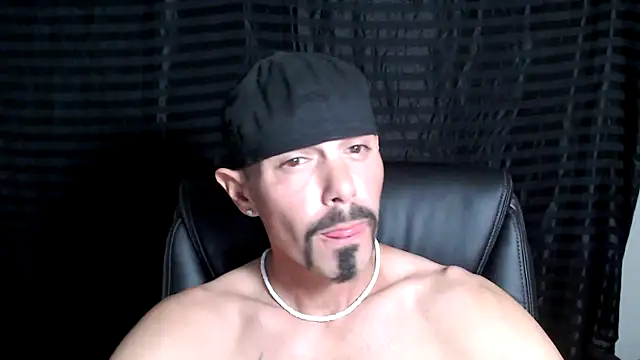 Snapshot of ThickD2C chatting on 02-13-25, 05:33 ThickD2C online show from 02-13-25, 05:33