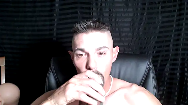 Snapshot of ThickD2C chatting on 02-14-25, 07:54 ThickD2C online show from 02-14-25, 07:54