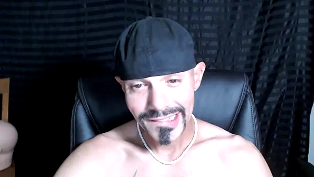 Snapshot of ThickD2C chatting on 02-15-25, 05:39 ThickD2C online show from 02-15-25, 05:39