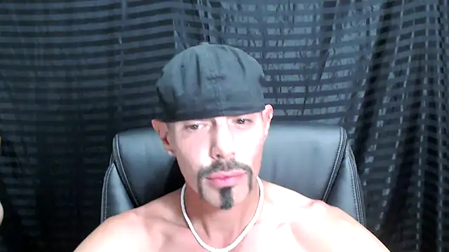 Snapshot of ThickD2C chatting on 02-23-25, 06:45 ThickD2C online show from 02-23-25, 06:45