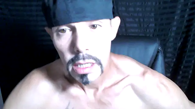 Snapshot of ThickD2C chatting on 03-22-25, 10:37 ThickD2C online show from 03-22-25, 10:37