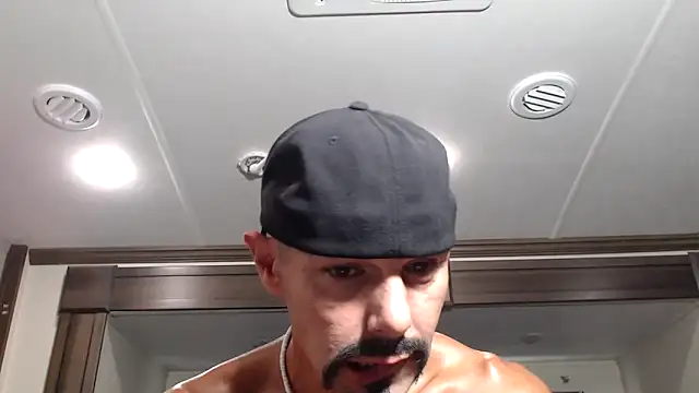 Snapshot of ThickD2C chatting on 09-11-25, 06:30 ThickD2C online show from 09-11-25, 06:30