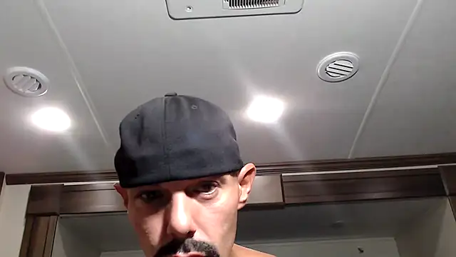 Snapshot of ThickD2C chatting on 09-21-25, 03:35 ThickD2C online show from 09-21-25, 03:35