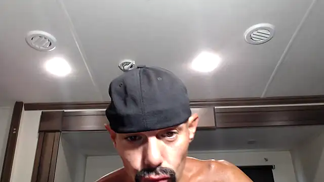 Snapshot of ThickD2C chatting on 10-02-25, 05:53 ThickD2C online show from 10-02-25, 05:53