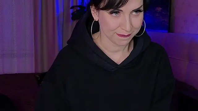 lily conor online show from 11-10-25, 04:17