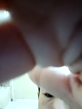 Snapshot of a0908110 chatting on 04-12-26, 04:56 a0908110 online show from 04-12-26, 04:56