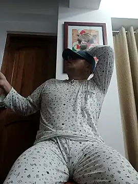 chicoguapo8 online show from 10-02-25, 09:49