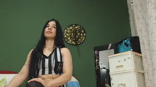 Estefani 32 online show from 01-17-25, 01:47