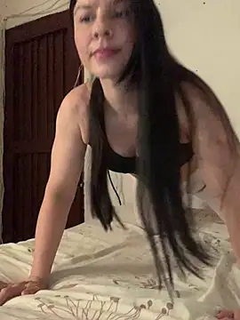 Estefani 32 online show from 04-21-26, 04:12