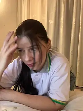 Estefani 32 online show from 04-23-26, 02:57