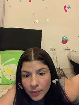 Estefani 32 online show from 04-27-26, 07:01