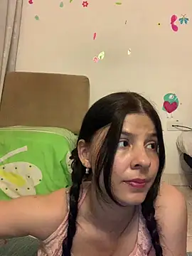 Estefani 32 online show from 04-28-26, 06:57