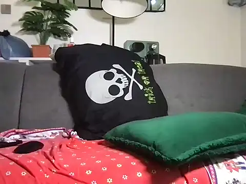 Snapshot of choco_petite chatting on 01-10-25, 11:11 choco petite online show from 01-10-25, 11:11