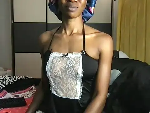 Snapshot of choco_petite chatting on 02-28-25, 10:06 choco petite online show from 02-28-25, 10:06