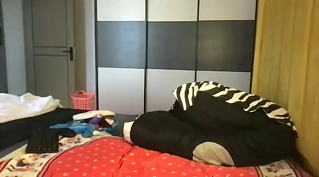 Snapshot of choco_petite chatting on 03-14-25, 12:18 choco petite online show from 03-14-25, 12:18