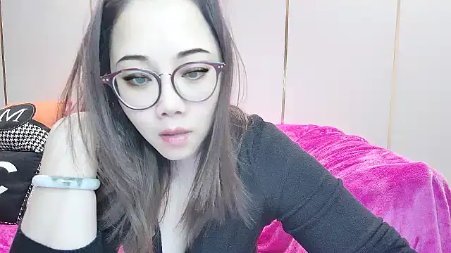 Snapshot of Giuliam chatting on 02-10-25, 12:30 Giuliam online show from 02-10-25, 12:30