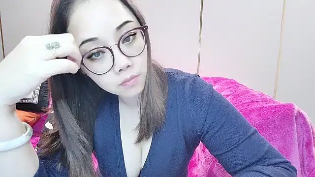 Snapshot of Giuliam chatting on 02-11-25, 12:48 Giuliam online show from 02-11-25, 12:48