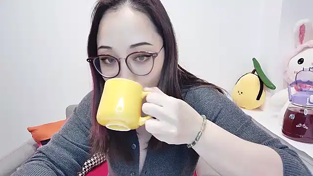 Snapshot of Giuliam chatting on 02-21-25, 08:40 Giuliam online show from 02-21-25, 08:40