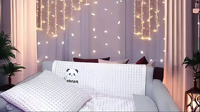 Snapshot of Giuliam chatting on 10-17-25, 12:58 Giuliam online show from 10-17-25, 12:58