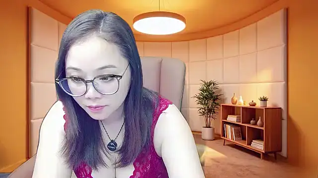 Snapshot of Giuliam chatting on 05-14-26, 01:29 Giuliam online show from 05-14-26, 01:29