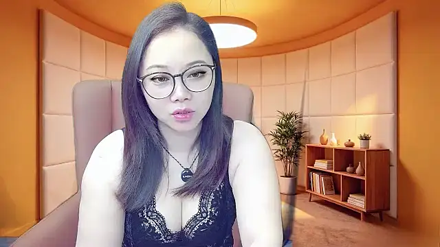 Snapshot of Giuliam chatting on 05-21-26, 06:04 Giuliam online show from 05-21-26, 06:04