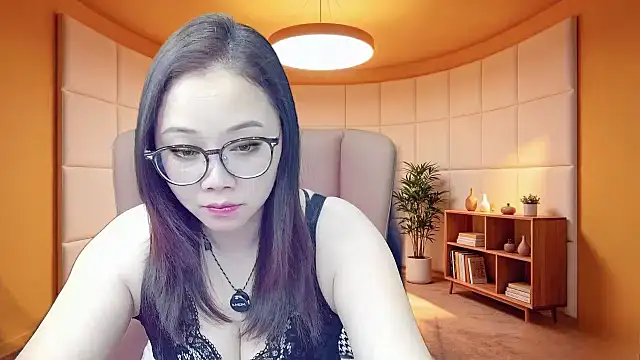 Snapshot of Giuliam chatting on 05-27-26, 04:04 Giuliam online show from 05-27-26, 04:04