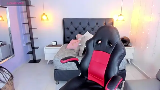 Snapshot of AMELIELEONE chatting on 01-09-25, 12:19 AMELIELEONE online show from 01-09-25, 12:19