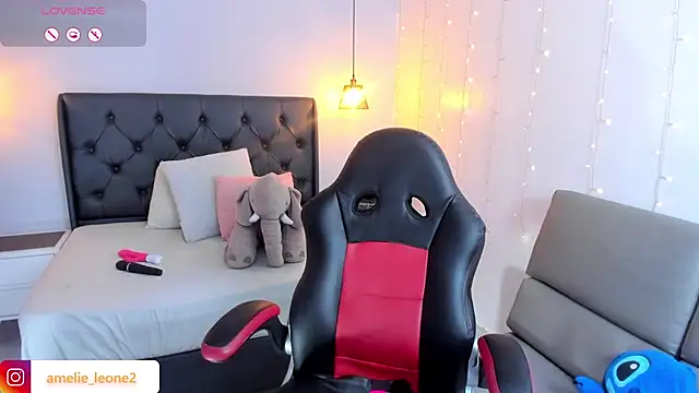 Snapshot of AMELIELEONE chatting on 01-13-25, 12:24 AMELIELEONE online show from 01-13-25, 12:24