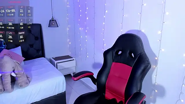 Snapshot of AMELIELEONE chatting on 02-04-25, 11:38 AMELIELEONE online show from 02-04-25, 11:38