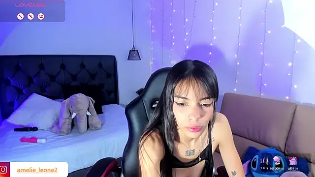 Snapshot of AMELIELEONE chatting on 02-26-25, 12:25 AMELIELEONE online show from 02-26-25, 12:25