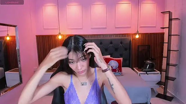 Snapshot of AMELIELEONE chatting on 11-18-25, 12:42 AMELIELEONE online show from 11-18-25, 12:42