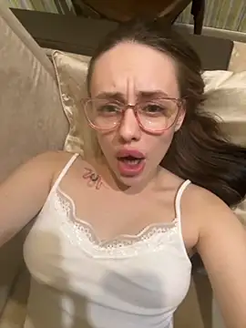 Snapshot of Lisaaan chatting on 10-08-25, 11:13 Lisaaan online show from 10-08-25, 11:13