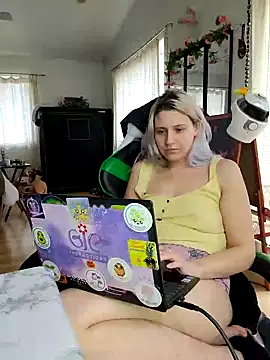 Snapshot of ScarletCallings420 chatting on 01-24-25, 09:58 ScarletCallings420 online show from 01-24-25, 09:58