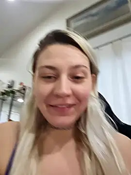 Snapshot of ScarletCallings420 chatting on 02-19-25, 06:32 ScarletCallings420 online show from 02-19-25, 06:32