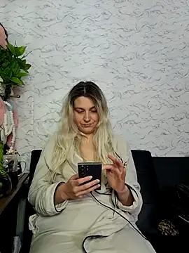 Snapshot of ScarletCallings420 chatting on 04-16-26, 01:17 ScarletCallings420 online show from 04-16-26, 01:17