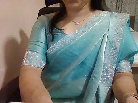 Snapshot of Pinky_4 chatting on 11-15-25, 10:37 Pinky 4 online show from 11-15-25, 10:37