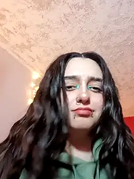 IvonneT online show from 12-17-25, 01:55