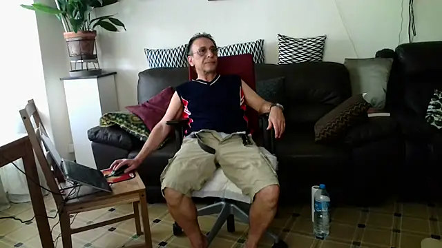 Snapshot of HETEREOMAN chatting on 09-21-25, 03:57 HETEREOMAN online show from 09-21-25, 03:57