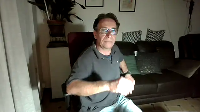 Snapshot of HETEREOMAN chatting on 10-18-25, 07:03 HETEREOMAN online show from 10-18-25, 07:03