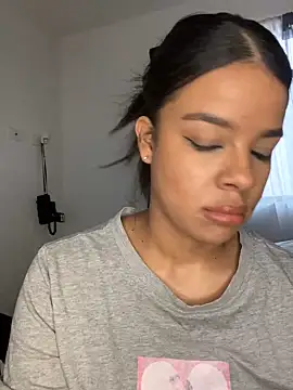 trianawhite online show from 12-16-24, 04:05