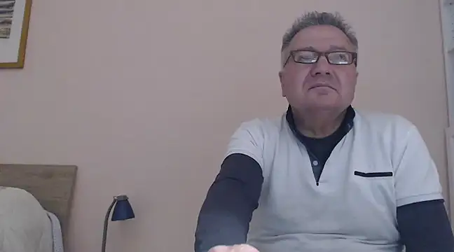 Snapshot of YOU6me chatting on 01-15-25, 03:39 YOU6me online show from 01-15-25, 03:39