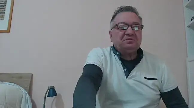 Snapshot of YOU6me chatting on 01-18-25, 04:42 YOU6me online show from 01-18-25, 04:42