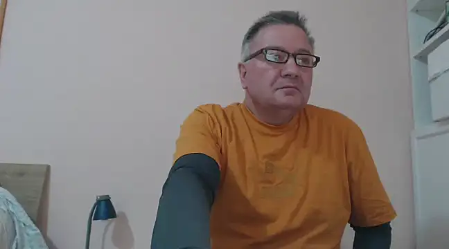 Snapshot of YOU6me chatting on 01-19-25, 05:49 YOU6me online show from 01-19-25, 05:49