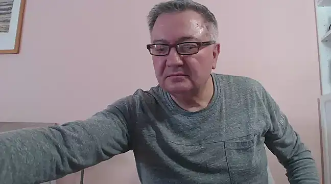 Snapshot of YOU6me chatting on 01-25-25, 10:08 YOU6me online show from 01-25-25, 10:08