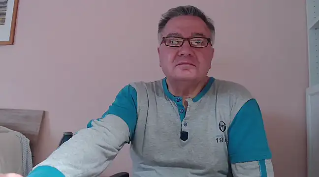 Snapshot of YOU6me chatting on 01-31-25, 09:59 YOU6me online show from 01-31-25, 09:59