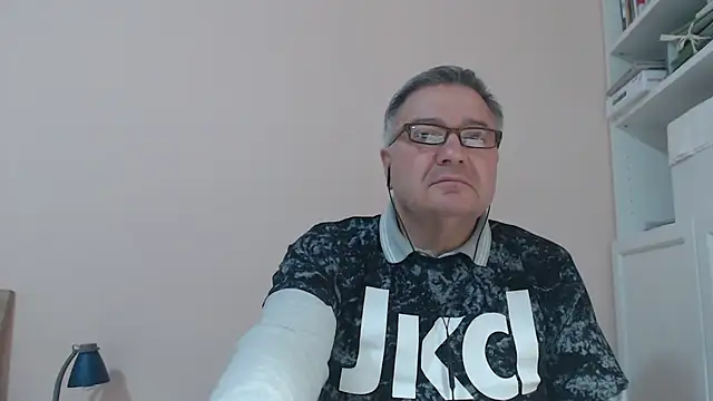 Snapshot of YOU6me chatting on 02-07-25, 06:02 YOU6me online show from 02-07-25, 06:02