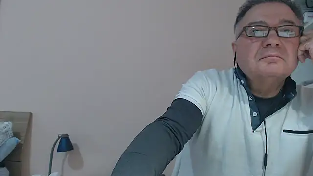 Snapshot of YOU6me chatting on 02-14-25, 11:42 YOU6me online show from 02-14-25, 11:42